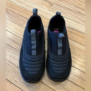 Woman’s Teva ReEmber Vistaverse black slip on sneakers 8.5